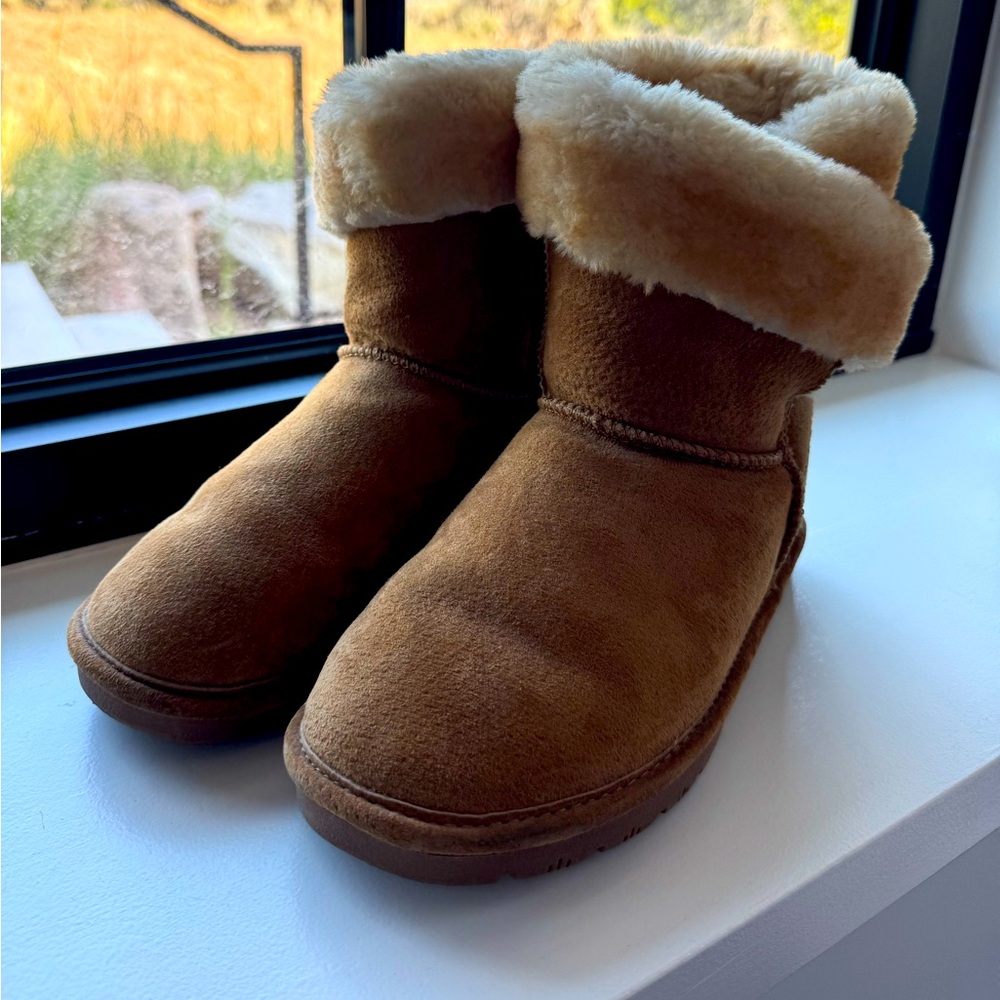 Lamo Shearling sheepskin Boots size 6